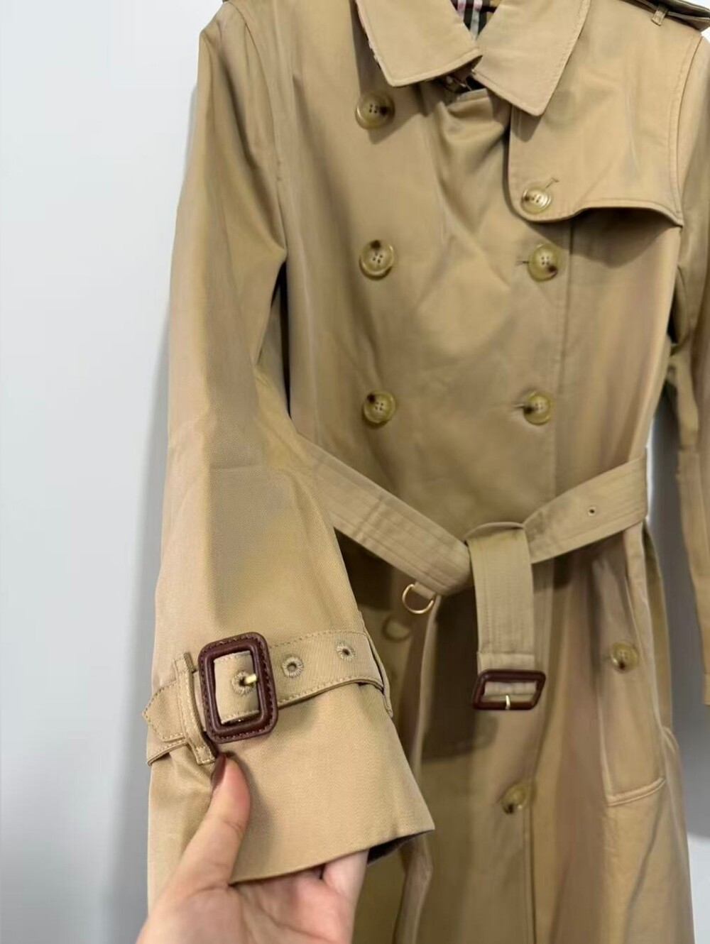 Burberry Beige Classic Double-Breasted Trench Coat with Belt - Picture 5 of 15
